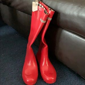 Brand new Henri Bendel rain boots size 8.